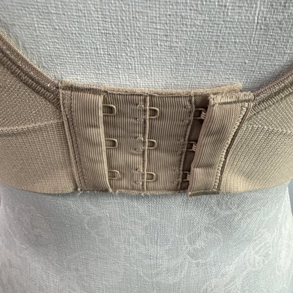 BALI Comfort Women's L Wireless Bra Beige NWT - Picture 4 of 11